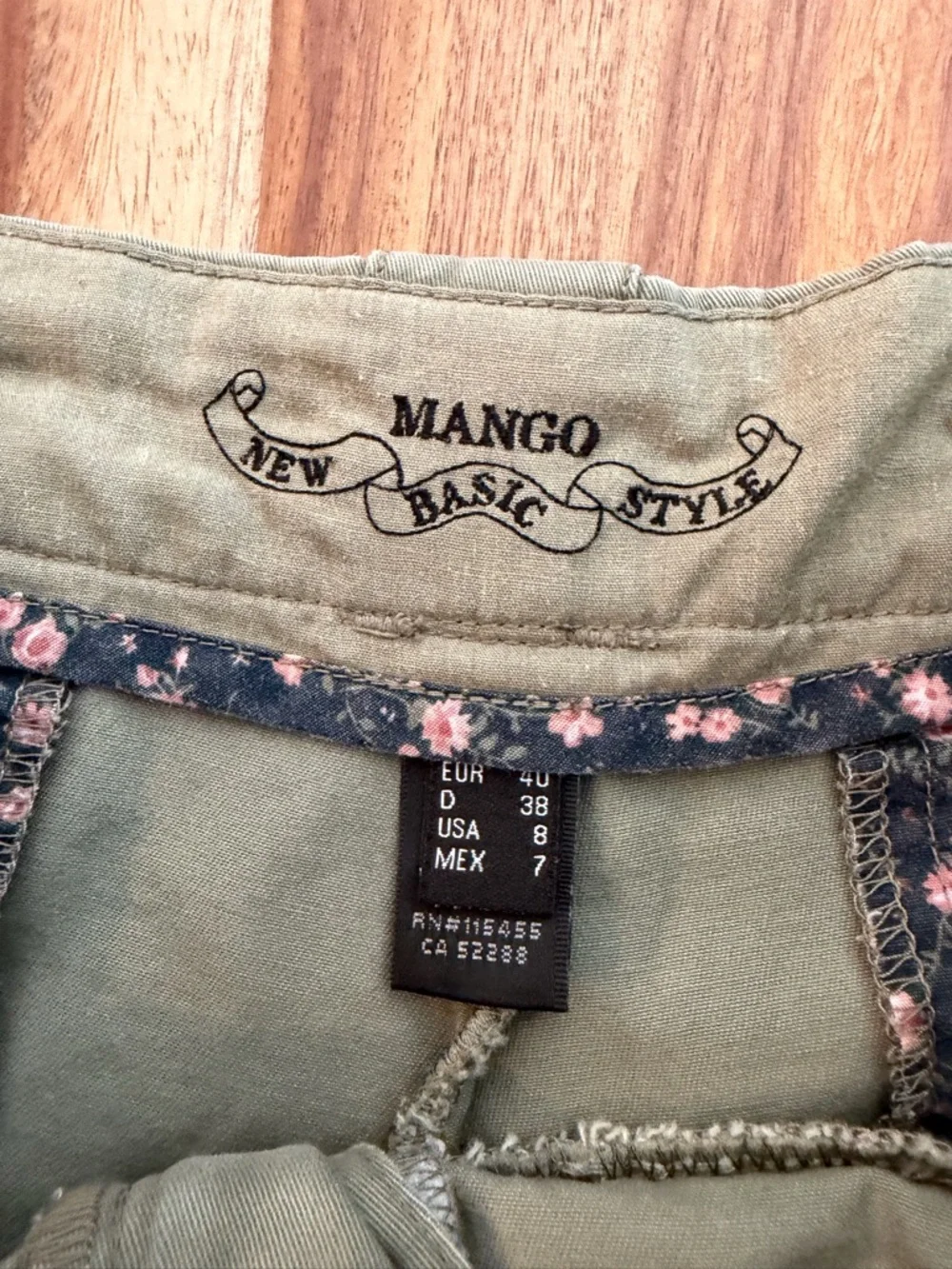 Mango Pleated Front Shorts - Mossy Green - size 8 - Picture 3 of 4